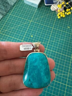 Turquoise Stone Pendant in Teal Blue. Sterling silver. NWT.